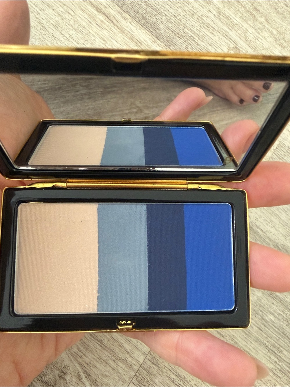Victoria Beckham Blue Gradient Eyeshadow Palette brick